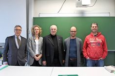 Axel Semrau, Nina Hiller und Georg Heerten vom Rotary Club mit Schulleiter Karsten Kilian und Studienrat Gerrit Helming (v. lks.).