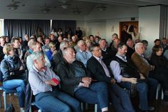 Der bis auf den letzten Platz besetzte Saal im Haus des Gastes zeugte von dem großen Interesse der Bürger an dem Baukonzept.