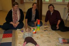 Katharina Wilken, Süntje Schwarten und Angela Hüttmann (v. lks.) würden sich mit der kleinen Emma (7 Monate) über neue „Spiel-Kinder“ im Alter von null bis zwei Jahren in Schönwalde freuen.