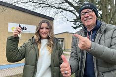 Anna Kianica und Stephan Peters freuen sich über die Wiedereröffnung des Jugendtreffs in Haffkrug.