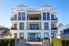 Die weiße Perle am Timmendorfer Strand, der Neubau des Strandhotel Fontana, wurde nach den Wünschen der Familie Hamester von „Schmidt &amp; Partner Planungs-GmbH“ aus Timmendorfer Strand entworfen.
