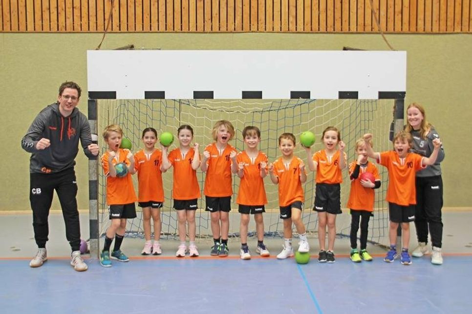 Die jungen Handballer/innen aus Mönkeberg waren eingeladen, um sich mit dem TSV Plön zu messen.