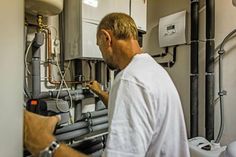 Tut‘s die alte Heizung noch? Wer eine energetische Modernisierung plant, sollte zunächst einen Hausrundgang mit einem unabhängigen Bausachverständigen einplanen. Foto: DJD/Bauherren-Schutzbund