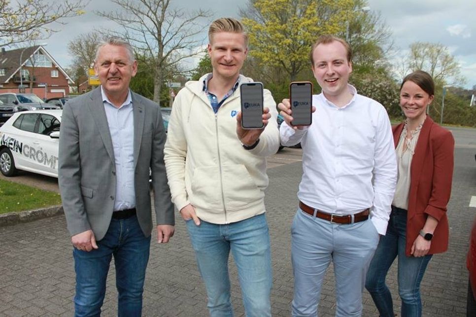 V. lks.: TSG-Betriebsleiter Manfred Wohnrade, Christopher Gruber und Malte Wussow von Peuka sowie Jacqueline Schumacher (Abteilungsleitung Marketing des TSG) stellten das Peuka-Konzept vor.