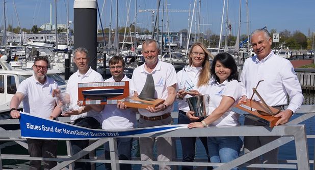 Die Planungen laufen auf Hochtouren (v. re.): Oliver Seiter (Geschäftsführer ancora Marina), Bei Riedel-Wang (ancora Marina), Christine Kloock (SWNH), Bürgervorsteher Heinrich Holtfester, Dr. Claas Riedel (Wettfahrtleitung NSV), Frans Ijben (Tourismus-Agentur Lübecker Bucht) und Dirk Heckmann (Gewerbeverein Neustadt und SWNH).