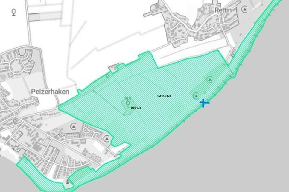 Hier sieht man gut das FFH-Gebiet in Pelzerhaken und Rettin (grün). (Quelle LLUR SH) 
Der derzeitige Hundestrand befindet sich bei der blauen Markierung.