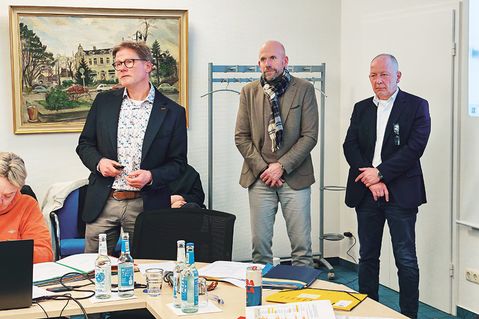 Von Juni bis August im Strandpark: Timmendorfer Strand bekommt eine „Sommerlounge“ mit künstlicher Surf-Welle