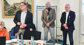 Von Juni bis August im Strandpark: Timmendorfer Strand bekommt eine „Sommerlounge“ mit künstlicher Surf-Welle