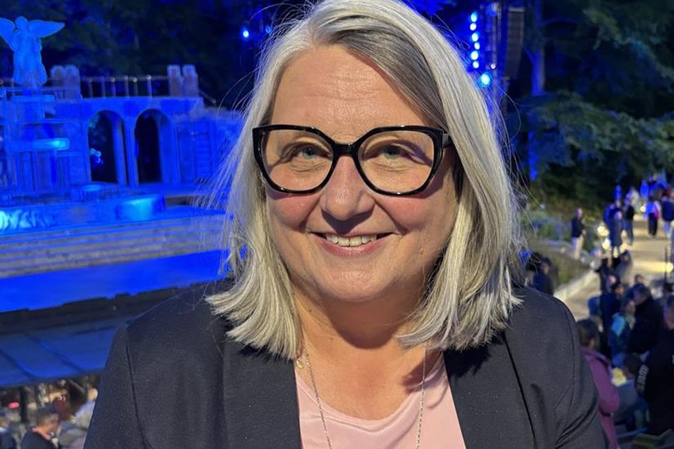 Kulturministerin Dr. Dorit Stenke zeigte sich bereits zur Pause begeistert von Aufführung und Tribüne.