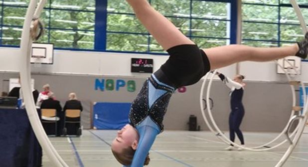 Marla Axt im Geradeturnen.