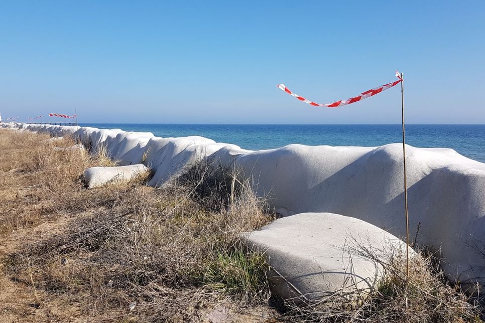 Vorarbeiten zur Wiederherstellung des Deckwerks am Regionaldeich