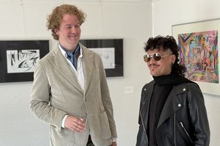 Frédéric Bertheau (lks.) und Alejandro Zepeda bei der Eröffnung ihrer gemeinsamen Ausstellung in der Stadtbücherei.