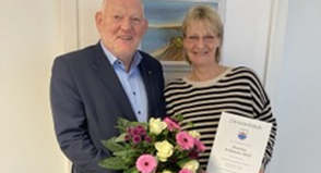 Bürgermeister Bernd Bruhn gratulierte Frau Martina Willimatis-Rath