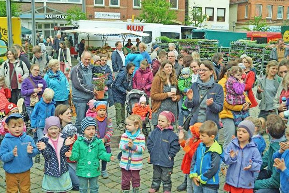 Großer Auflauf auf dem Marktplatz: Die kleinen Wühlmäuse warben für ihre neue Notunterkunft.