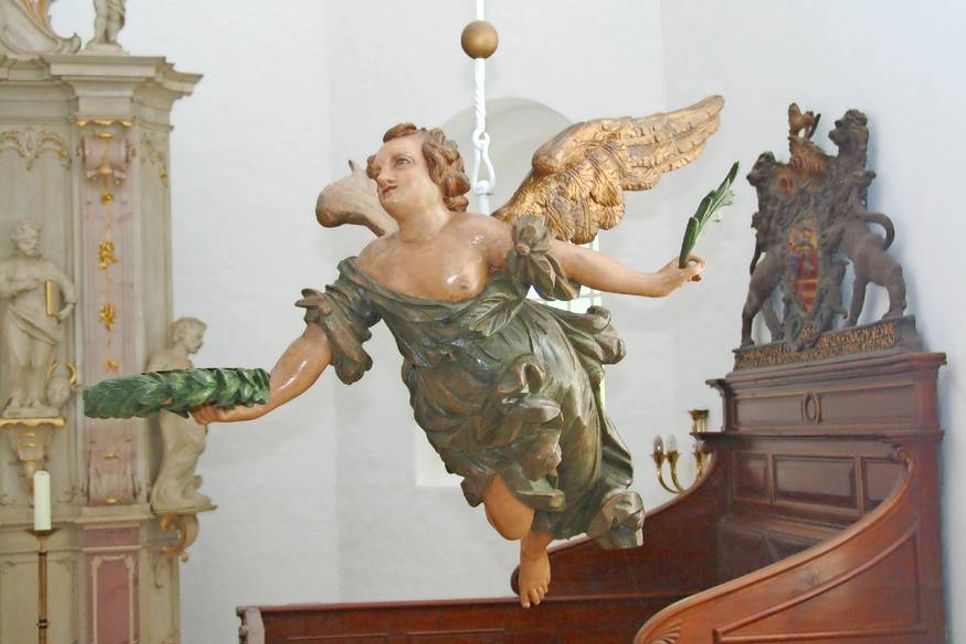 Taufengel der Schönwalder Kirche.