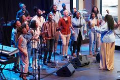 Der London Community Gospel Choir bot mit über 20 Musikern und Musikerinnen auf der Bühne ein eindrucksvolles Bild.