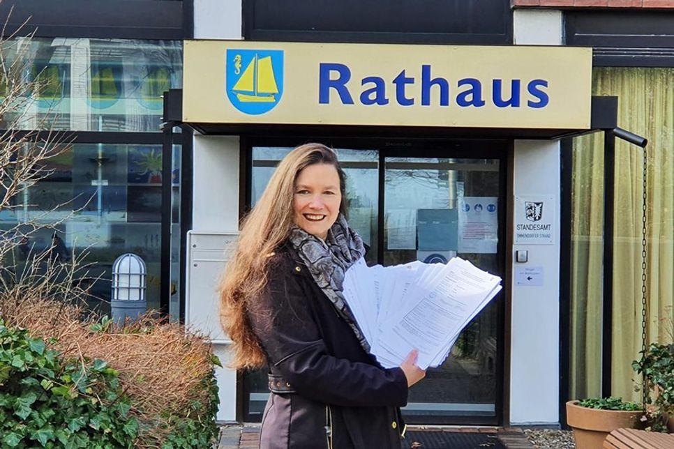 Melanie Puschaddel-Freitag hat ebenfalls am vergangenen Montag ihre erforderlichen Unterstützungsunterschriften im Rathaus abgegeben.