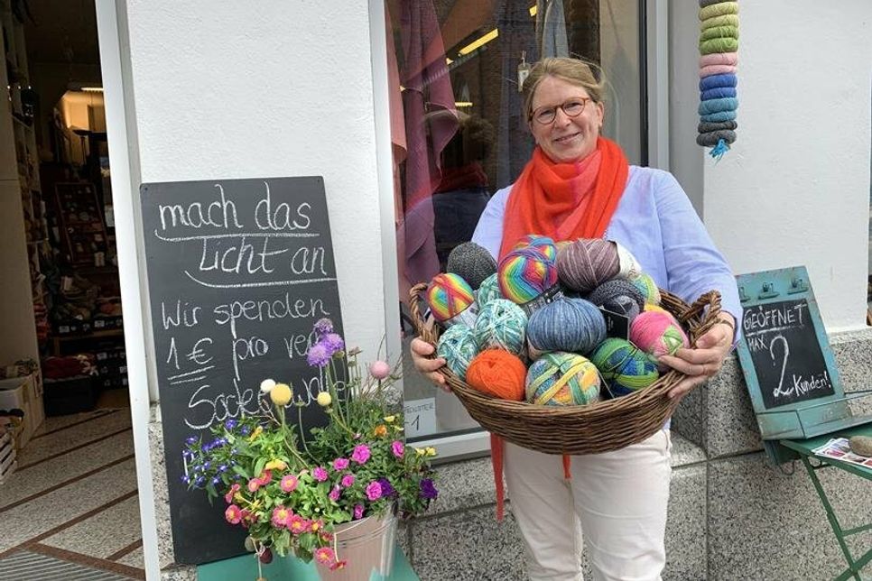 Tanja Zielinski vor ihrem Geschäft in der Waschgrabenstraße 1.