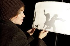 Dorothee Carls spielt das Erzähltheater mit Fundsachen für alle ab 4 Jahren.