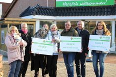Drei Vereine wurden vom team Baucenter mit jeweils 650 Euro bedacht. An der Spendenübergabe beteiligt waren: Helga Mikutta, Waltraud Wienecke und Iris Mundigl (Vierbeiner in Not), Angela Langfeld (team Baucenter), Richard Dippel (Kinder und Jugend Netzwerk), Holger Werner (team Baucenter) und Stephanie Kahl (Beistand am Lebensende; v. lks.).