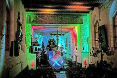 Am kommenden Freitag findet ein außergewöhnliches Farblicht- und Klang-Konzert unter dem Titel „Lichtklänge“ in der St. Lorenz-Kirche zu Travemünde statt. (Foto: Veranstalter)