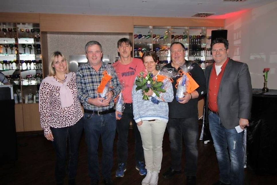 Geschäftsführerin Kirsten Scheel mit den Jubilaren Holger Skyschus, Matthias Stender, Angela Langmesser, Matias Schumacher sowie ihrem Bruder Detlef Scheel (v. lks.).