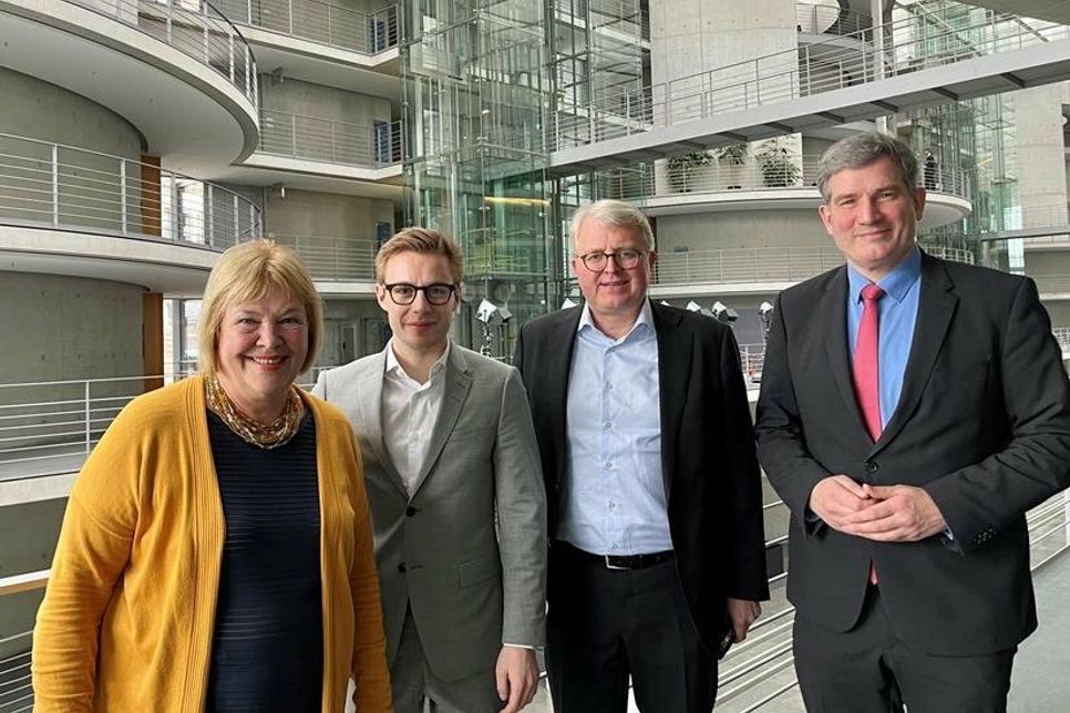 Die die Ampel-Haushälter (v. lks.): Bettina Hagedorn (SPD), Bruno Hönel (Bündnis 90/Die Grünen), Frank Schaeffler (FDP) und Metin Hakverdi, SPD.
