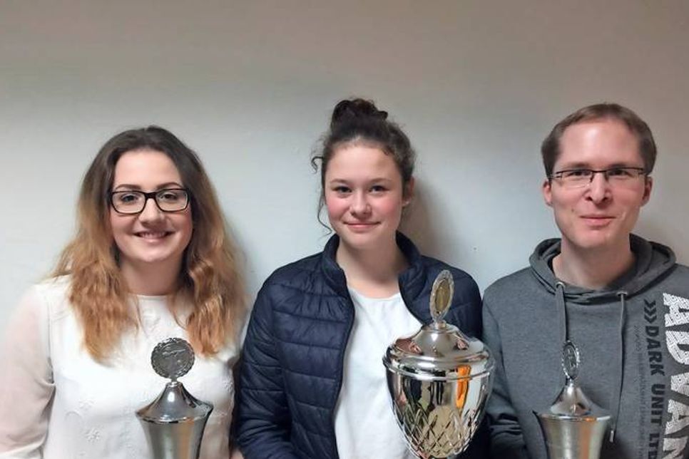 Lina Meier, Celina Sophie Dahm, Florian Jeger (v. lks.).
