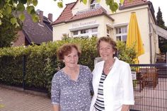 „Der Bedarf an Helfern, die Angehörige von an Demenz Erkrankten stundenweise entlasten, ist sehr, sehr groß“, erklären Heidi Juhl-Damberg (r.) und Christa Hempel von der Alzheimer Gesellschaft Lübeck und Umgebung. (Foto: Stefan Setje-Eilers)