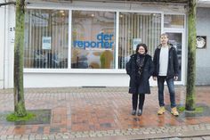 Das reporter-Büro in Bad Schwartau schließt: Anzeigenberaterin Brigitte-Christine Große und Redakteur Stefan Setje-Eilers ziehen in das neue Büro der Hauptgeschäftsstelle in Timmendorfer Strand um.