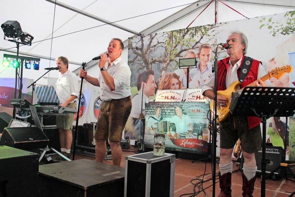 „Die Hunis“ sorgten als Partyband aus dem Allgäu für Hochstimmung.
