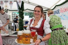 Reger Betrieb am Ausschank und immer ein freundliches Lächeln.