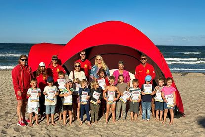 Echte Ostseehelden, die wissen, was das Meer kann. Jetzt anmelden für den kostenlosen Kurs für das Schwimmabzeichen Bronze.