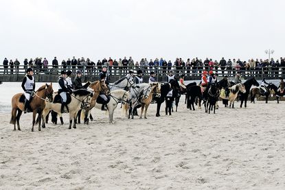 Reitsport, Show und Familienprogramm: Großes Strandderby-Wochenende in Timmendorfer Strand