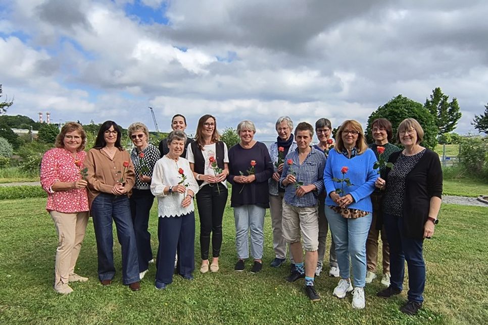Katja Cygan, Koordinatorin Katja Schauland, Rosika Petermann, Birgit Wagner-Illes, Claudia Hofer, Birgitt Bluhm-Wrage, Marie Maino-Tscharn, Constanze Sell, Alexandra Sell, Barbara Norgall, Sonja Wiechmann-Heintz, Andrea Manes-Müller, Koordinatorin und Kursleiterin Hilke Gaedicke (v. re.).