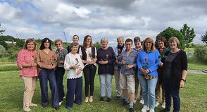 Katja Cygan, Koordinatorin Katja Schauland, Rosika Petermann, Birgit Wagner-Illes, Claudia Hofer, Birgitt Bluhm-Wrage, Marie Maino-Tscharn, Constanze Sell, Alexandra Sell, Barbara Norgall, Sonja Wiechmann-Heintz, Andrea Manes-Müller, Koordinatorin und Kursleiterin Hilke Gaedicke (v. re.).