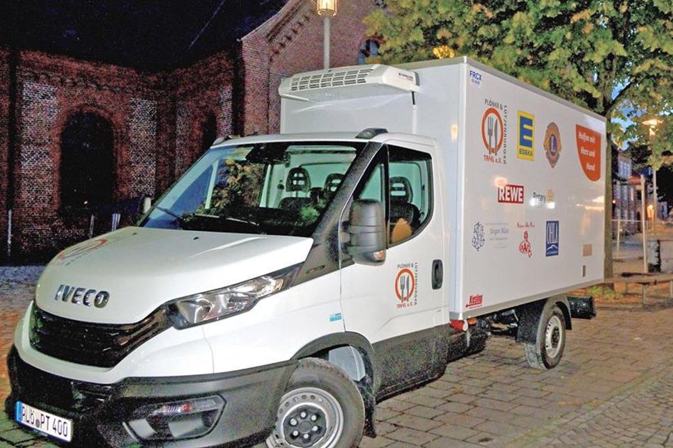 Nach dem Kauf ist vor dem Kauf: Seit Erwerb eines neuen Kühl-Fahrzeugs vor einem Jahr spart das Tafel-Team bereits wieder Rücklagen aus Spenden an, um in ein paar Jahren erneut einen Ersatz finanzieren zu können.