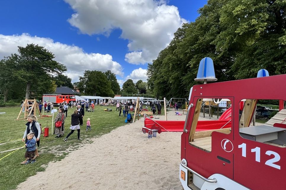 Das Fest findet auf dem Sportplatz am Feuerwehrgerätehaus statt.