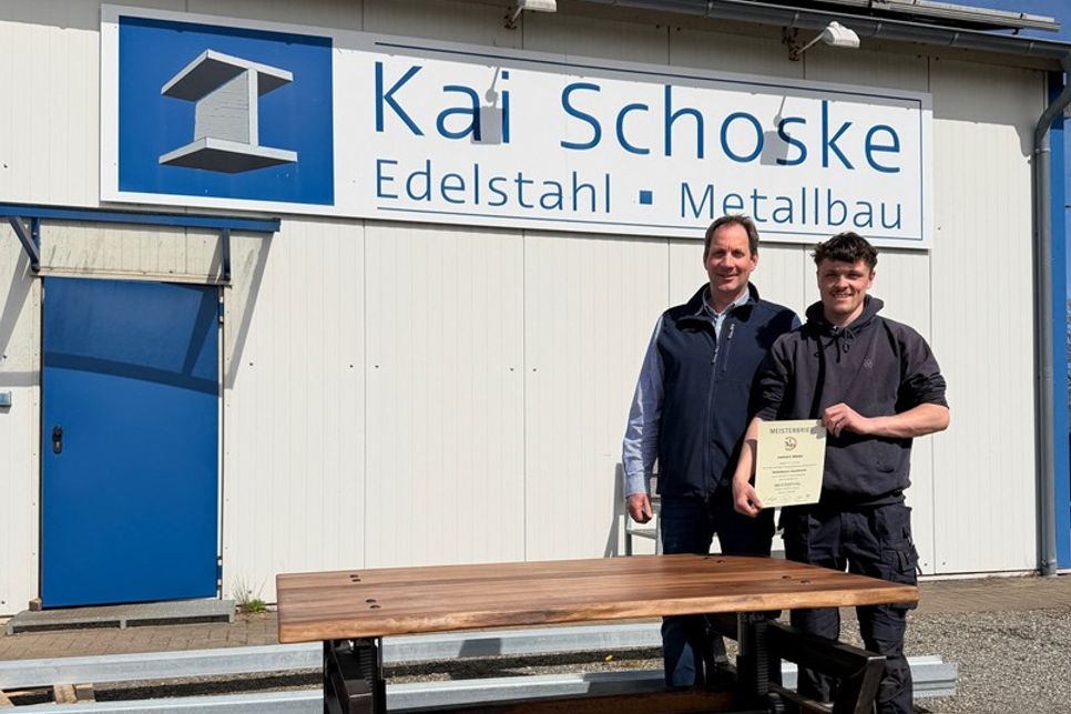 Firmeninhaber Kai Schoske (lks.) und Lennart Wiebe.