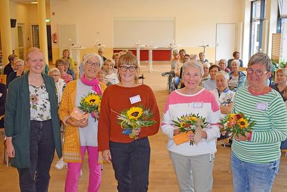 Alina Marxen  (v.l.) gratulierte dem MENTOR-Koordinationsteam: Elisabeth Krefft-Behrsing, Gesa Gilbert, Beate Frühauf und Gudrun Kranz.