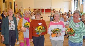 Alina Marxen  (v.l.) gratulierte dem MENTOR-Koordinationsteam: Elisabeth Krefft-Behrsing, Gesa Gilbert, Beate Frühauf und Gudrun Kranz.