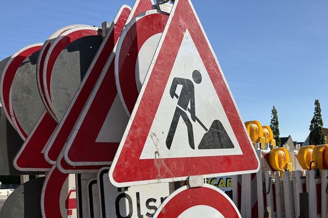 In Schönwalde wird der Schilderwald wieder aufgebaut.