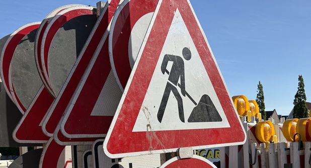 In Schönwalde wird der Schilderwald wieder aufgebaut.