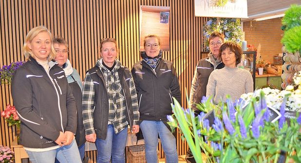 Familie Langfeldt & Team sind die neuen Ansprechpartner:innen für Klein- und Familienanzeigen im Kurier am Wochenende, dem Reporter und Probsteer in der Gärtnerei Langfeldt, Neverstorfer Weg 9, 24321 Lütjenburg.