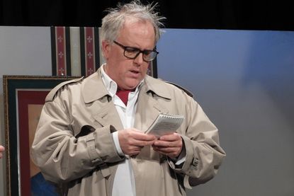 Inspector Pidgeon nimmt die Ermittlungen auf.