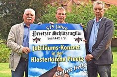 Dieter Jensen (v.l.), Hauke Hansen und Rainer Schwormstede laden zum feierlichen Jubiläumskonzert der Schützengilde in die Preetzer Klosterkirche ein – gestaltet wird es am kommenden Samstag von Wagners Salonquartett.