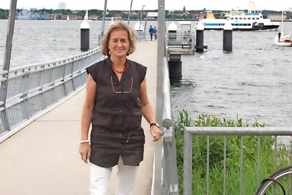 „Springen verboten“ - kaum einer hält sich daran. Statt dessen würden auch lebensrettende Rettungsringe zerstört, so Bürgermeisterin Hildegard Mersmann.