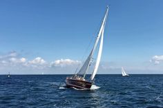 „Wenn sich Wetter und Stimmung von ihrer besten Seite zeigen, dann kann Segeln nichts anderes als Spaß machen. Das war heute absolut der Fall“, so Sandra Belka von der BalticSailing-Geschäftsstelle.