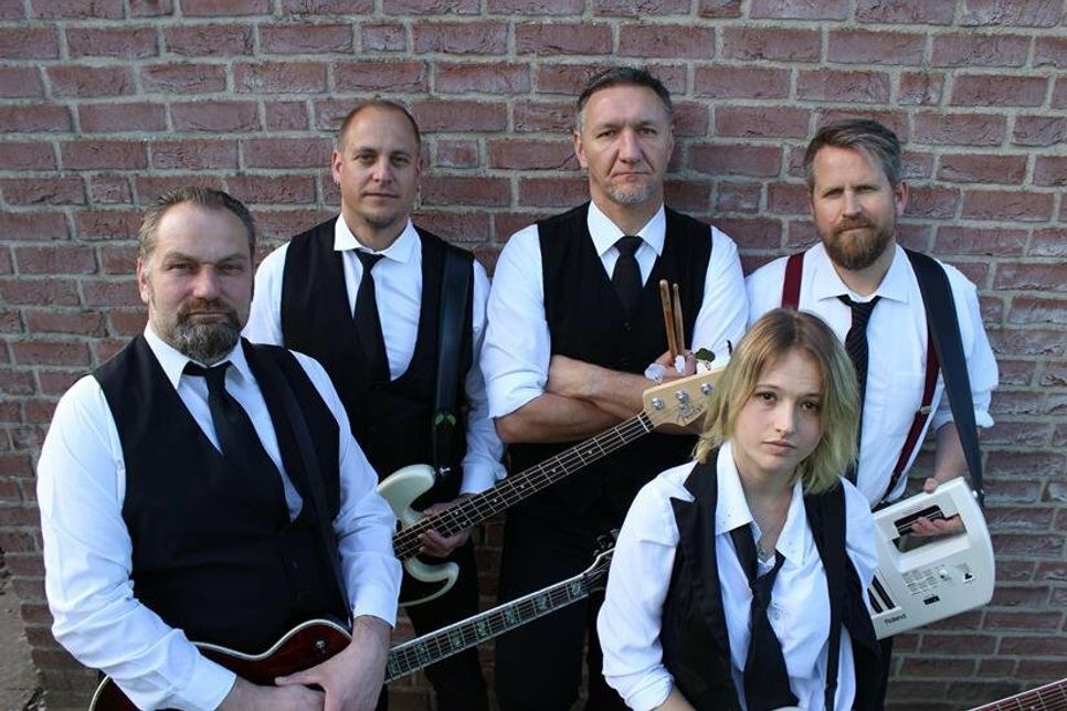 Partyspaß und Feierlaune sind garantiert, wenn die bekannte Oldenburger Rockband „TILT!“ zu Gast ist. Zum Gemeindefest präsentiert „TILT!“ wieder die besten Songs aus Rock und Pop der letzten Jahrzehnte.