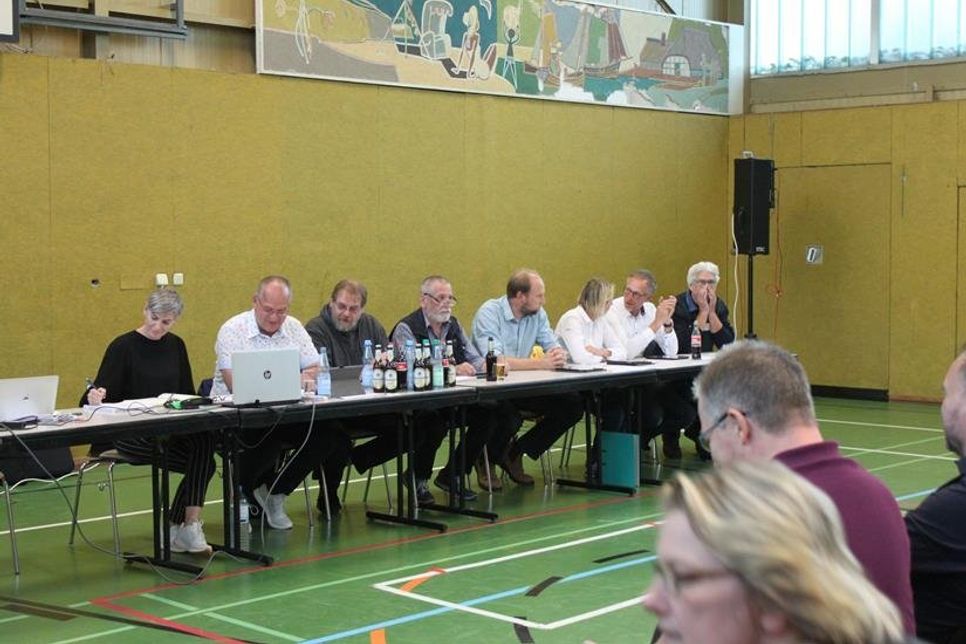 Der Bau- und Umweltausschuss der Gemeinde Schashagen.